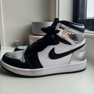 Air Jordan 1 Retro high OG “silver toe”